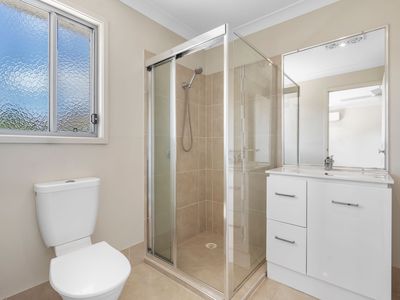 2 / 24 Faraday Crescent, Pacific Pines