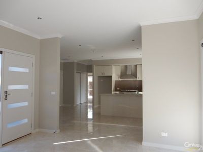 2 / 70 Greenvalley Crescent, Hampton Park