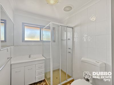 1 / 62 Young Street, Dubbo