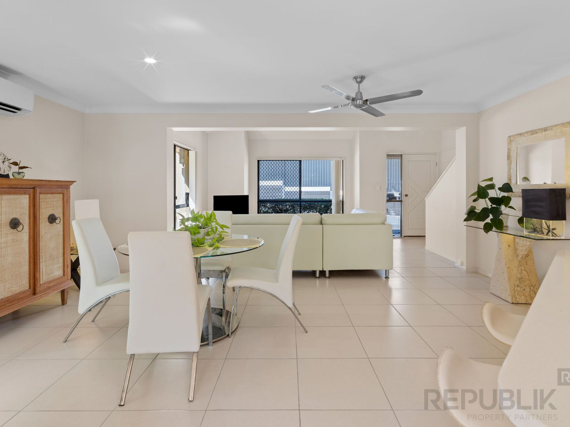 2 / 101 EUGAREE STREET, Southport