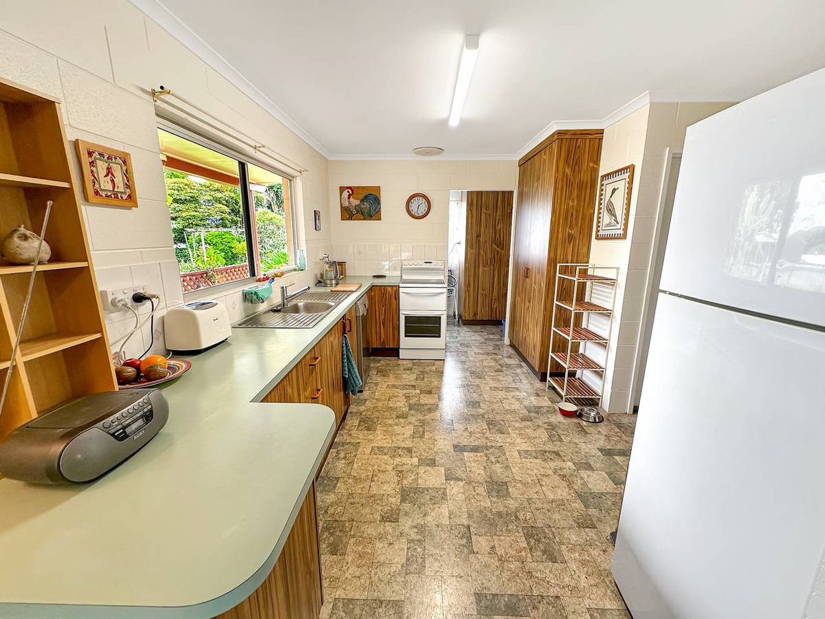10 Azalea Street, Atherton