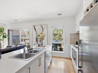 2 / 34 LINNET STREET, Altona