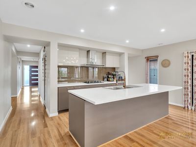 4 Uralla Street, Manor Lakes