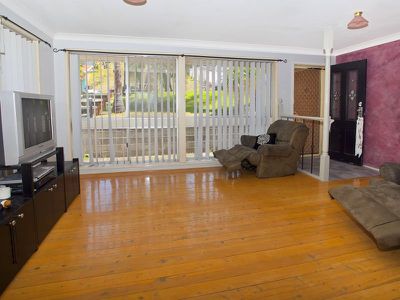 32 Tait Avenue, Kanahooka