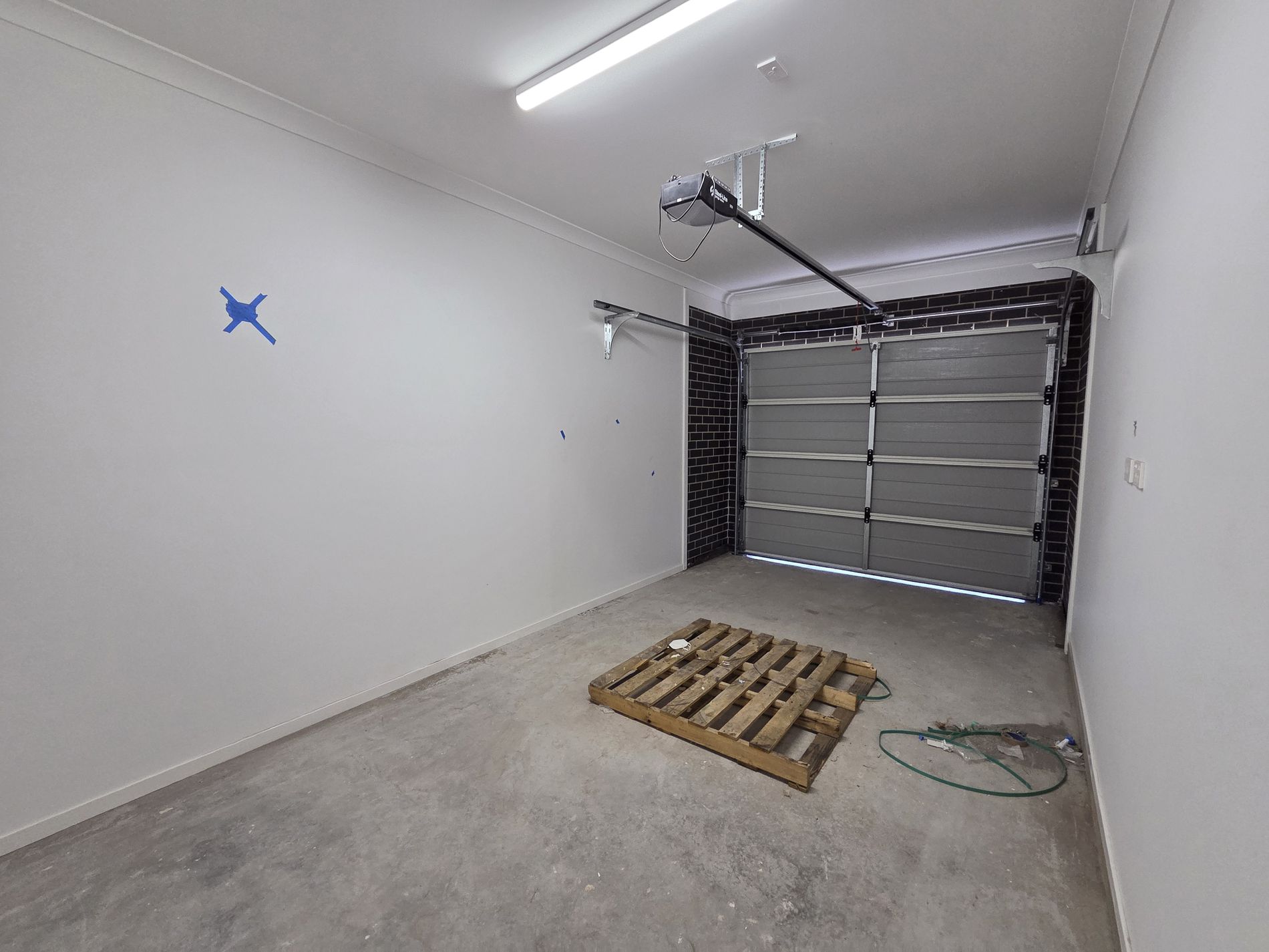 2/243 Settlers Boulevard, Chisholm