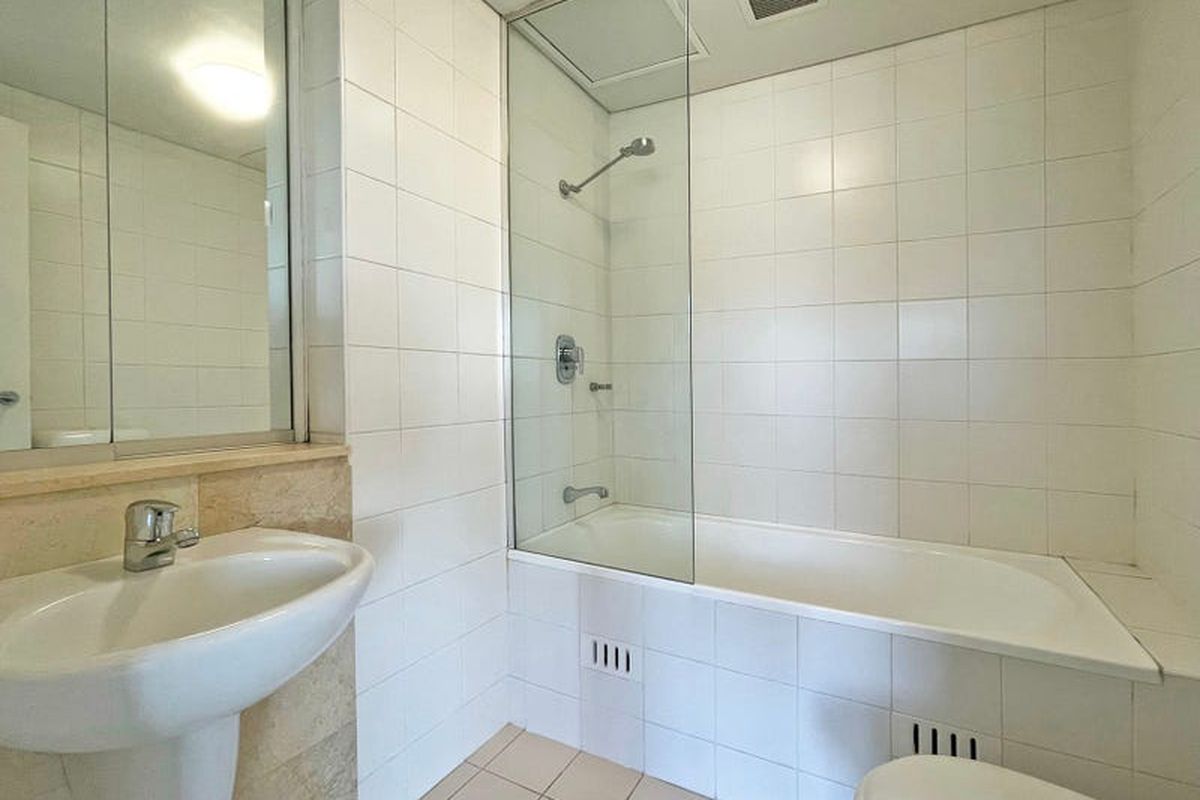 510E / 138 Carillon Avenue, Newtown