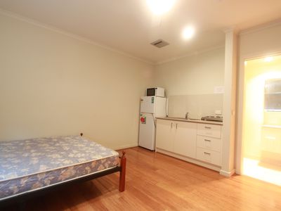 1 R4 / 108 Wellington road, Clayton