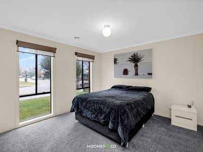 8 Stephellen Way, Cranbourne West