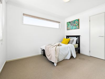 2 Quintino Walk, Clyde North