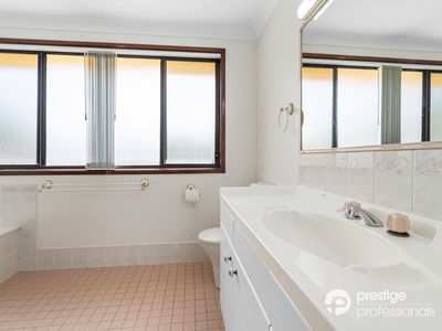 8 Cressbrook Drive, Wattle Grove