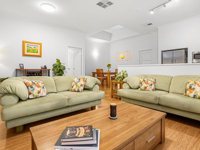 31 Simmonds Parade, Winthrop