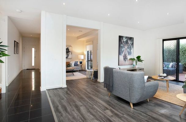 2 / 8 Gretna Court, Greenvale