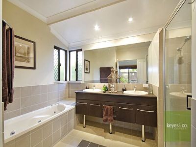 6 Barwin Court, Douglas