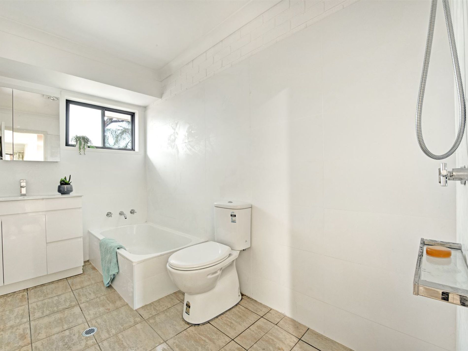 2 / 9 Niblick Avenue, Mollymook