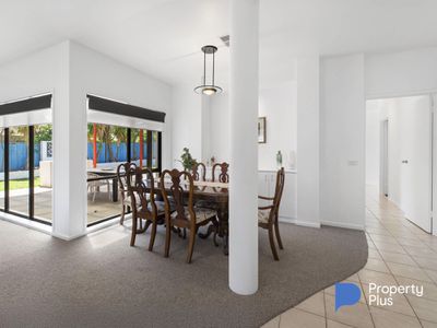 6 Peppertree Grove, Strathdale