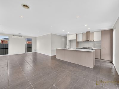 59 Kinglake Drive, Manor Lakes