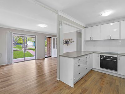 6 Essex Court, Bellbird Park