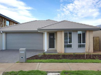 16 Wafer Road, Manor Lakes