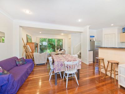 2 / 2 Queens Road, Taringa