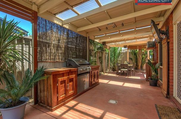 84 Hamilton Hume Parade, Craigieburn