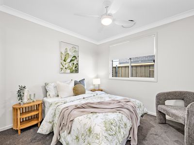 2 / 4 Caputar Way, Lochinvar