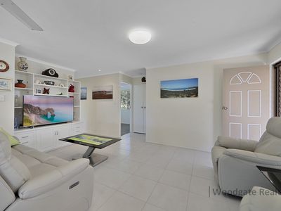 5 Hussar Ct, Woodgate