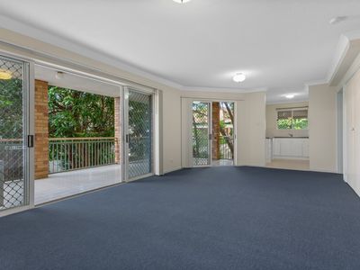 1 / 12 Auburn Terrace, Indooroopilly