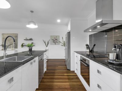 37 Chapman Place, Oxley