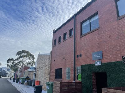 4 / 16 Borrack Square, Altona North