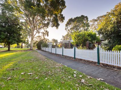 30 Regency Drive, Thornlie