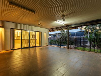 18 Honeyeater Loop, Djugun