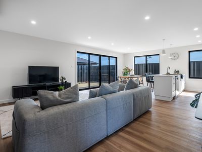 2 / 16 Connemara Close, Legana