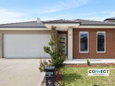 8 Nocturne Avenue, Clyde