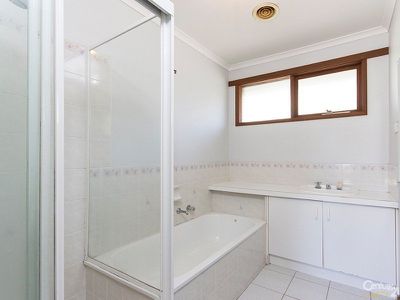 35 Lesley Drive, Hampton Park