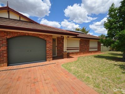 2B Kestrel Close, Dubbo