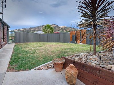 27 LIGHTWOOD DRIVE, Wodonga