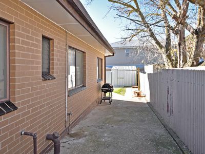 2 / 4 Trotter Lane, Ironbark