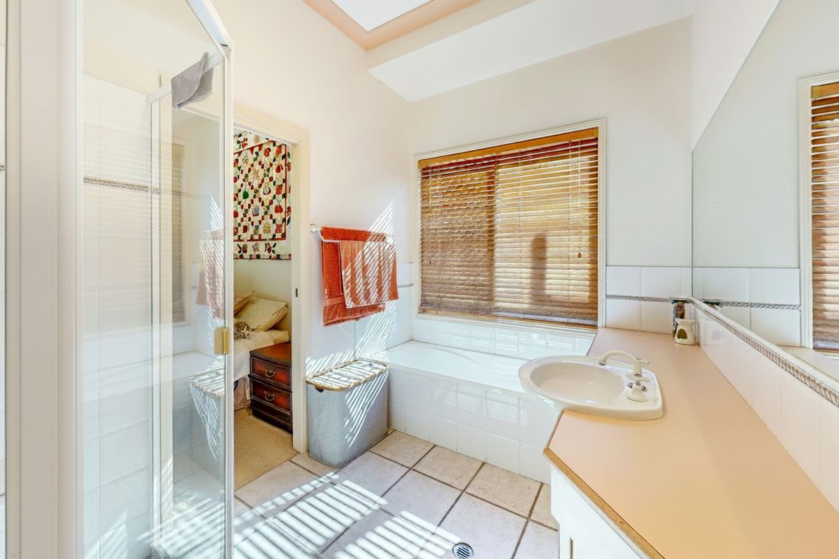 10 Billabong Way, Tewantin