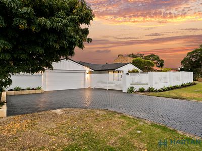 15 Mcgillivray Gardens, Winthrop