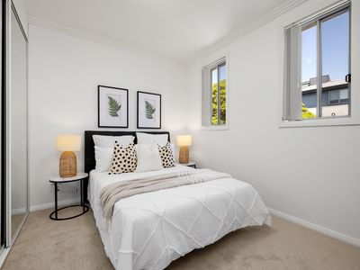 1 / 8 Carson Street, Dundas Valley