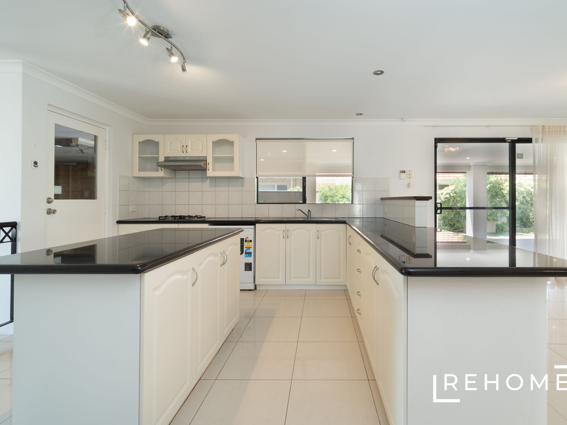 15 THURLOE WAY, Canning Vale