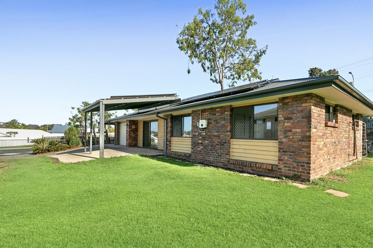 Family Home in sought afterElanora pocket with supersize yard 