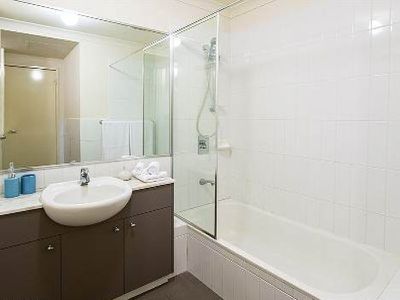 3 / 10 Marina Drive, Ascot