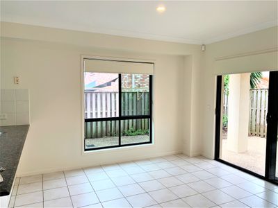 1 / 6 Crosby Avenue, Pacific Pines