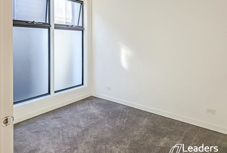 10 TEA TREE LANE, Burwood