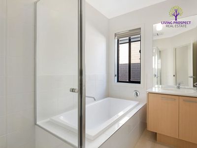 185 Saltwater Promenade, Point Cook