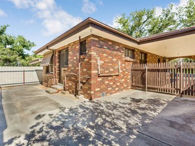 1 / 6 MAPLE STREET, Golden Square