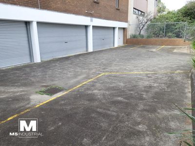 Garage & Yard / 48 Garema Circuit, Kingsgrove