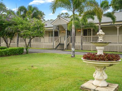 33 Riverdowns Crescent, Helensvale