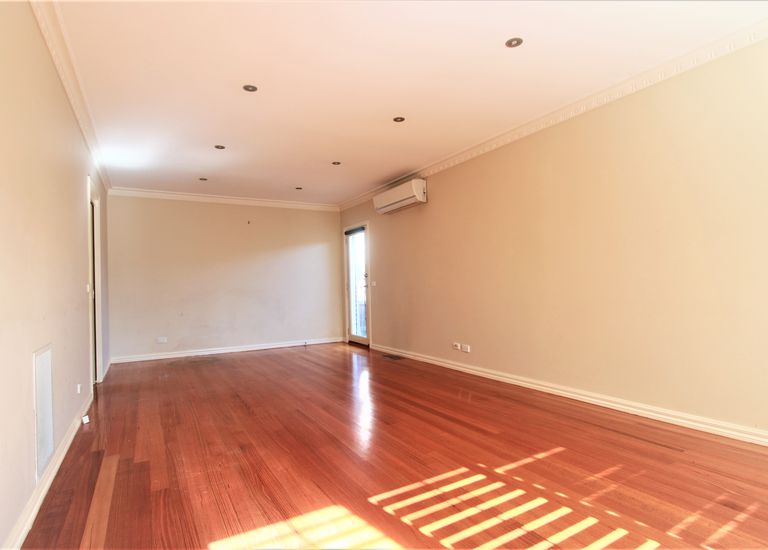 2 / 6 Macrina Street, Oakleigh East
